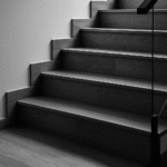 Schody z płytek drewnopodobnych